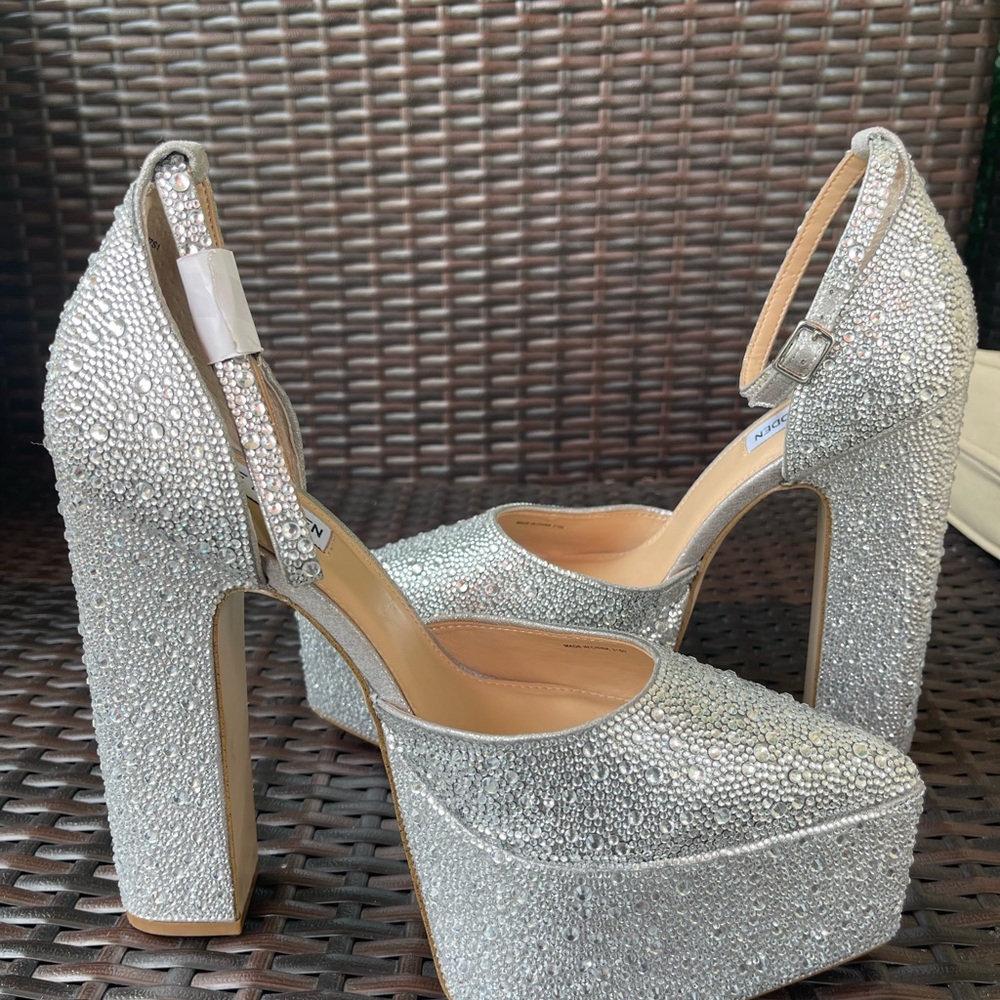 Steve Madden Prompt Rhinestone Platform Pumps - Picture 4 of 9